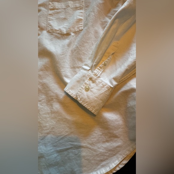 The perfect shirt - Gap white button down - Picture 6 of 9